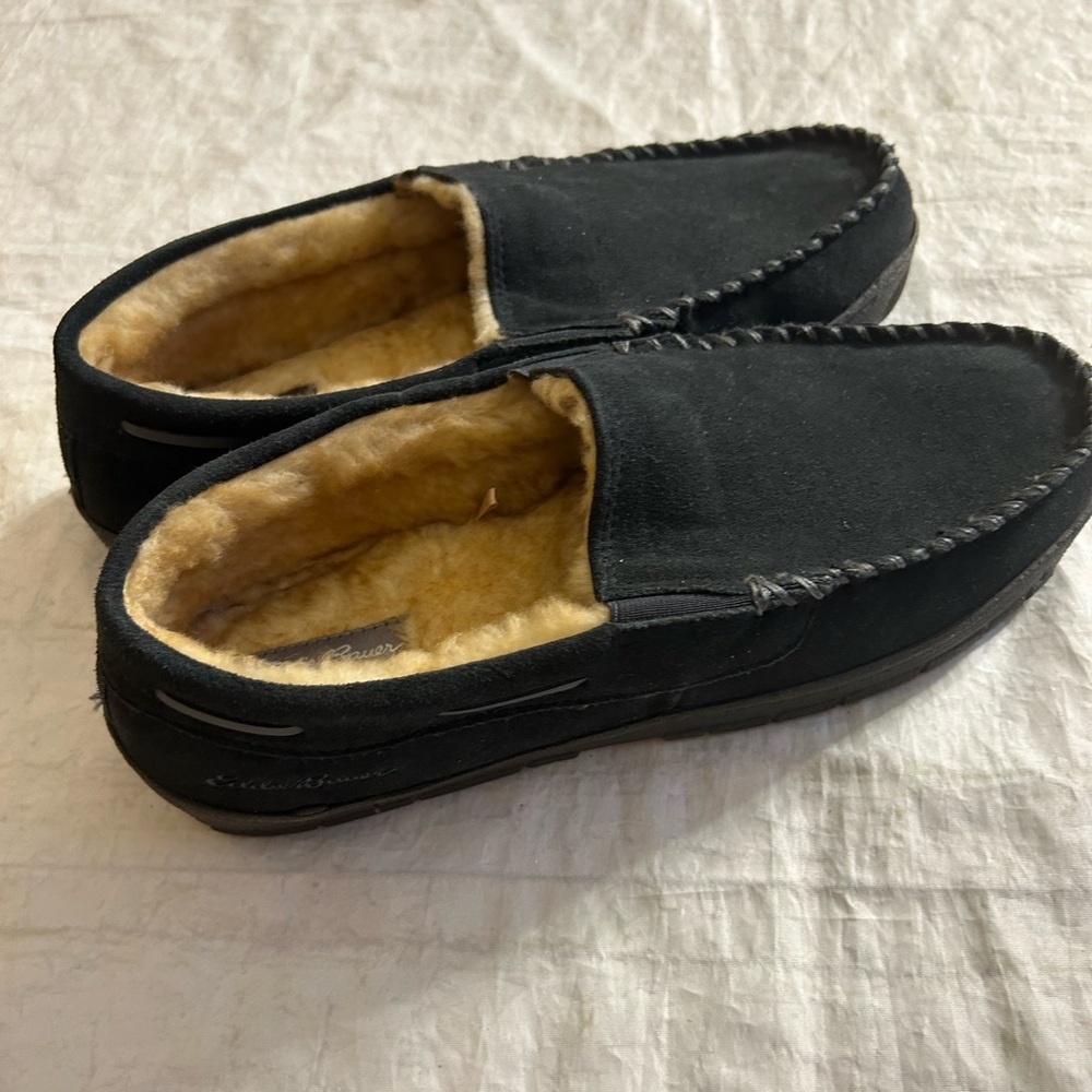 EDDIE BAUER MEN’S BLACK FAUX SUEDE SHEARLING STYLE LINING HOUSE SHOES SLIPPERS